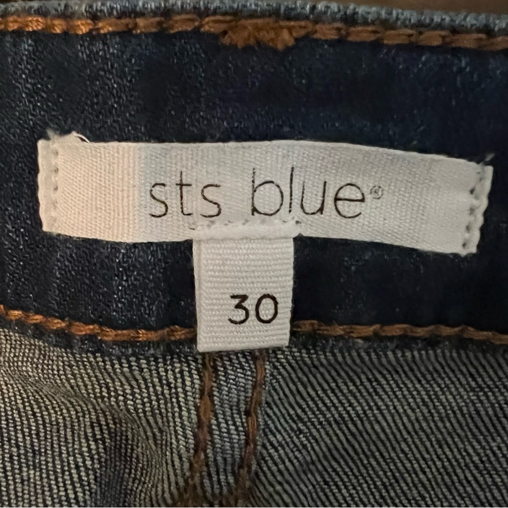 STS Blue Aubrey Mid Rise Frayed Hem Boyfriend Short - Picture 8 of 8